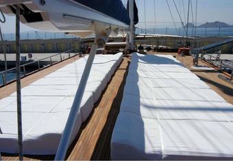 Sea Dream yacht charter lifestyle
                        