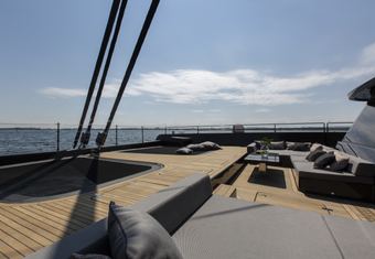 GrayOne yacht charter lifestyle
                        