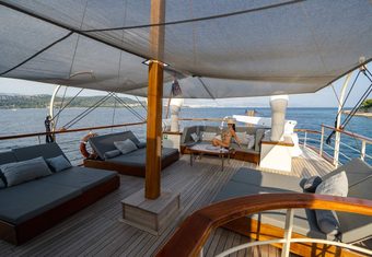 Gallant yacht charter lifestyle
                        