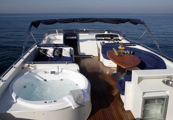 Dream B yacht charter lifestyle
                        
