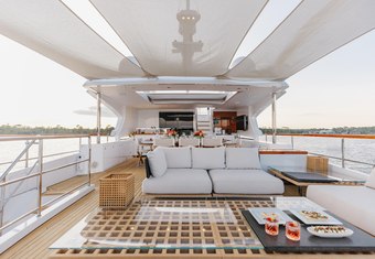 Tramonto yacht charter lifestyle
                        