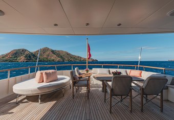Zeepaard yacht charter lifestyle
                        