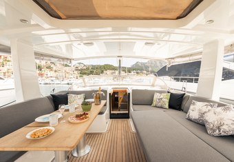 Agarimo Six yacht charter lifestyle