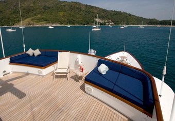 Maverick II yacht charter lifestyle
                        