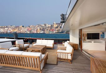 Vervece yacht charter lifestyle
                        