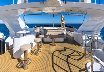 Virtue yacht charter lifestyle
                        