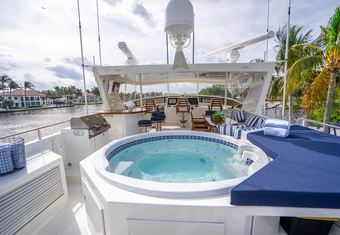 A' Salute yacht charter lifestyle
                        