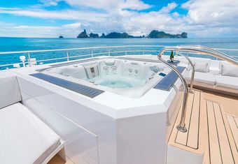 Freddy's Legacy yacht charter lifestyle
                        