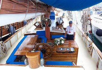 Rhea yacht charter lifestyle
                        