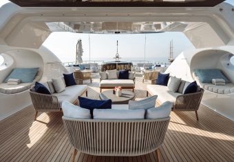 Samira yacht charter lifestyle
                        
