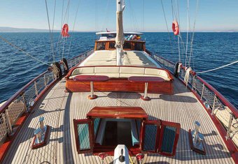 Linda yacht charter lifestyle