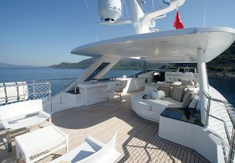 REM yacht charter lifestyle