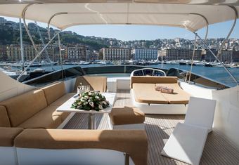 MALO yacht charter lifestyle
                        