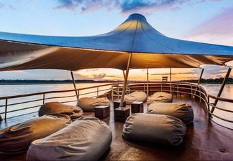 Crucero Amazonas yacht charter lifestyle
                        