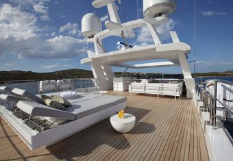Willow yacht charter lifestyle
                        
