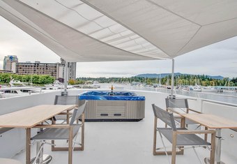 Ascente yacht charter lifestyle
                        