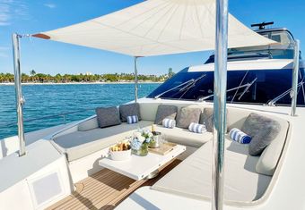 C-Daze yacht charter lifestyle
                        