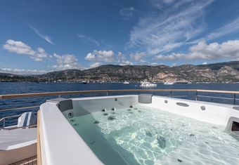 Oculus yacht charter lifestyle
                        