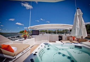 True Blue yacht charter lifestyle
                        