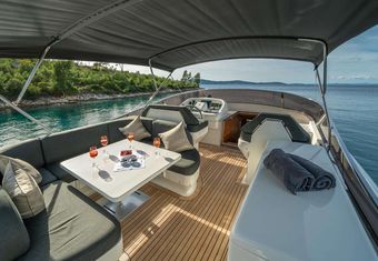 Jantar yacht charter lifestyle
                        