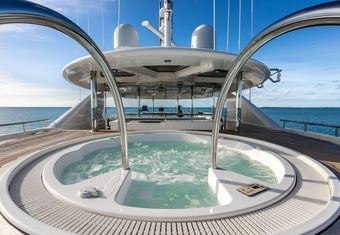 Valinor yacht charter lifestyle
                        