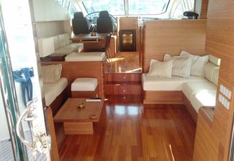 July yacht charter lifestyle
                        