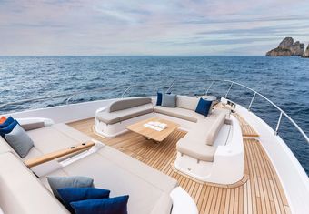 Fast yacht charter lifestyle
                        