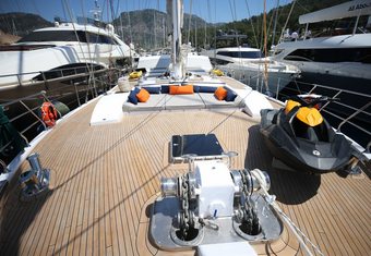 Ubi Bene yacht charter lifestyle
                        