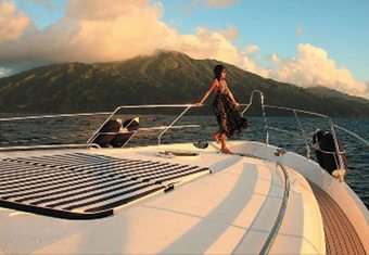 Sorana yacht charter lifestyle
                        