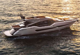 G-Five yacht charter lifestyle
                        