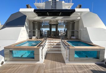 Stella Maris yacht charter lifestyle
                        