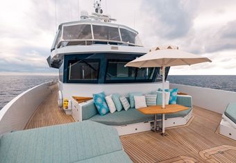 Persistence yacht charter lifestyle
                        
