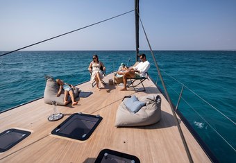 Onyx yacht charter lifestyle
                        