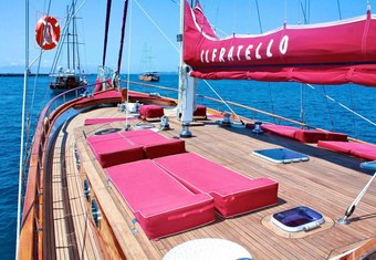 IL FRATELLO yacht charter lifestyle
                        