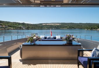 Smooth Operator yacht charter lifestyle
                        