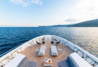 Pearl yacht charter lifestyle
                        