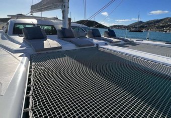 Laysan yacht charter lifestyle
                        