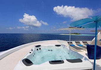 Azalea yacht charter lifestyle
                        