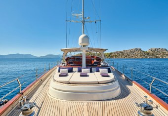 Gitana yacht charter lifestyle
                        