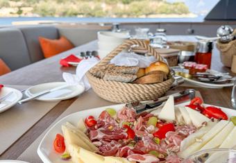 Flori yacht charter lifestyle
                        