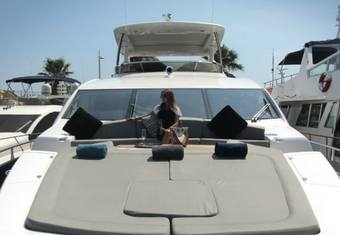 Vita yacht charter lifestyle
                        