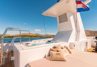 Victory yacht charter lifestyle