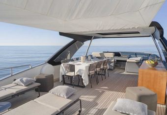 EM3 yacht charter lifestyle
                        