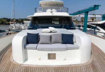 Almar II yacht charter lifestyle
                        