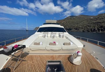 Bianca II yacht charter lifestyle
                        