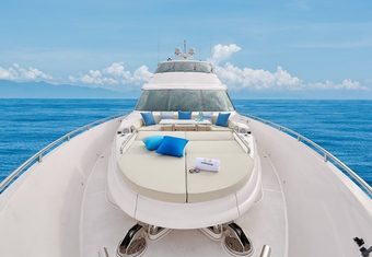 Naya Maryn yacht charter lifestyle
                        