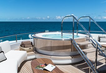 Calex yacht charter lifestyle
                        