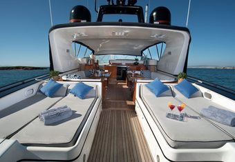 Turn On yacht charter lifestyle
                        
