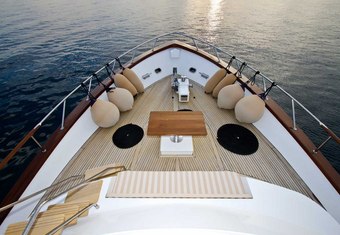 Auriane yacht charter lifestyle
                        