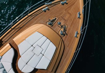 AK Royalty yacht charter lifestyle
                        